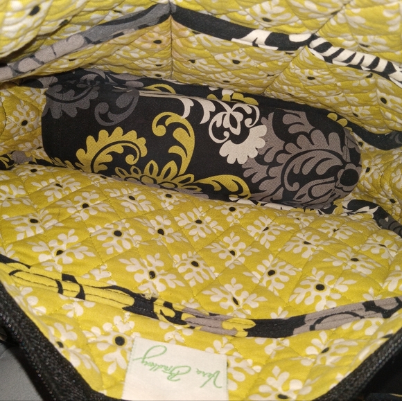 Retired like new 2010 Vera Bradley cross body shoulder bag - Picture 6 of 8